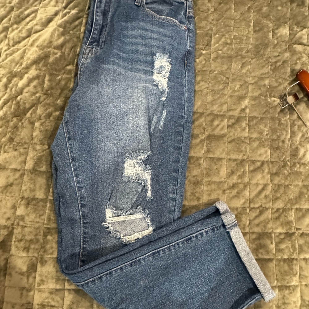 Distressed Blue Boyfriend Jeans with Relaxed Fit